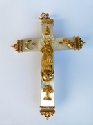 Religious style Cross in mother of pearl and 18kt gold in mother of pearl and 18kt gold, Europe arround 1900