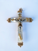 Religious style Cross in mother of pearl and 18kt gold in mother of pearl and 18kt gold, Europe arround 1900