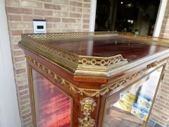 Transition style Displaycabinet signed F.Linke in satinwood and gilded bronzes, France 1890