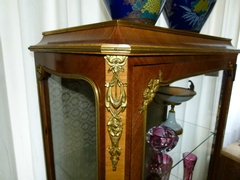 Transition style Displaycabinet very high quality Napoleon3 in differents woods and mounred bronzes, France 1880