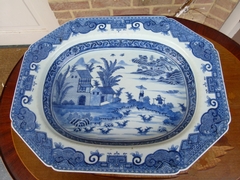 style Chinese plate blue and white in porcelain, China 1760-80