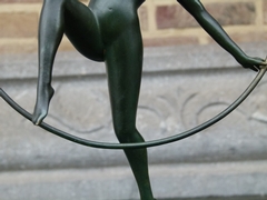 Art-deco style Sculpture of a dancing girl by E.Urbain in green patinated bronze on a tri-color onyx base, France 1930