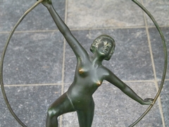 Art-deco style Sculpture of a dancing girl by E.Urbain in green patinated bronze on a tri-color onyx base, France 1930