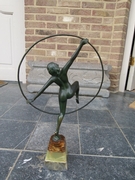Art-deco style Sculpture of a dancing girl by E.Urbain in green patinated bronze on a tri-color onyx base, France 1930