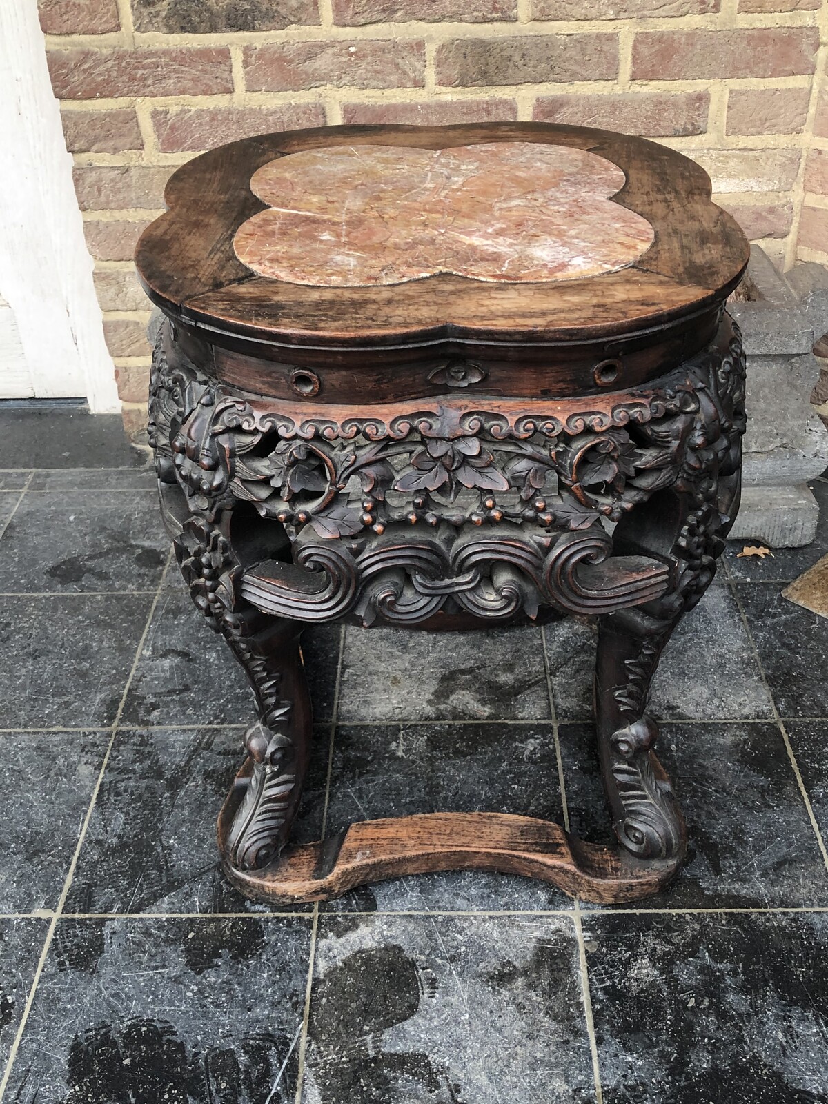 Asiatique Chinese stand table
