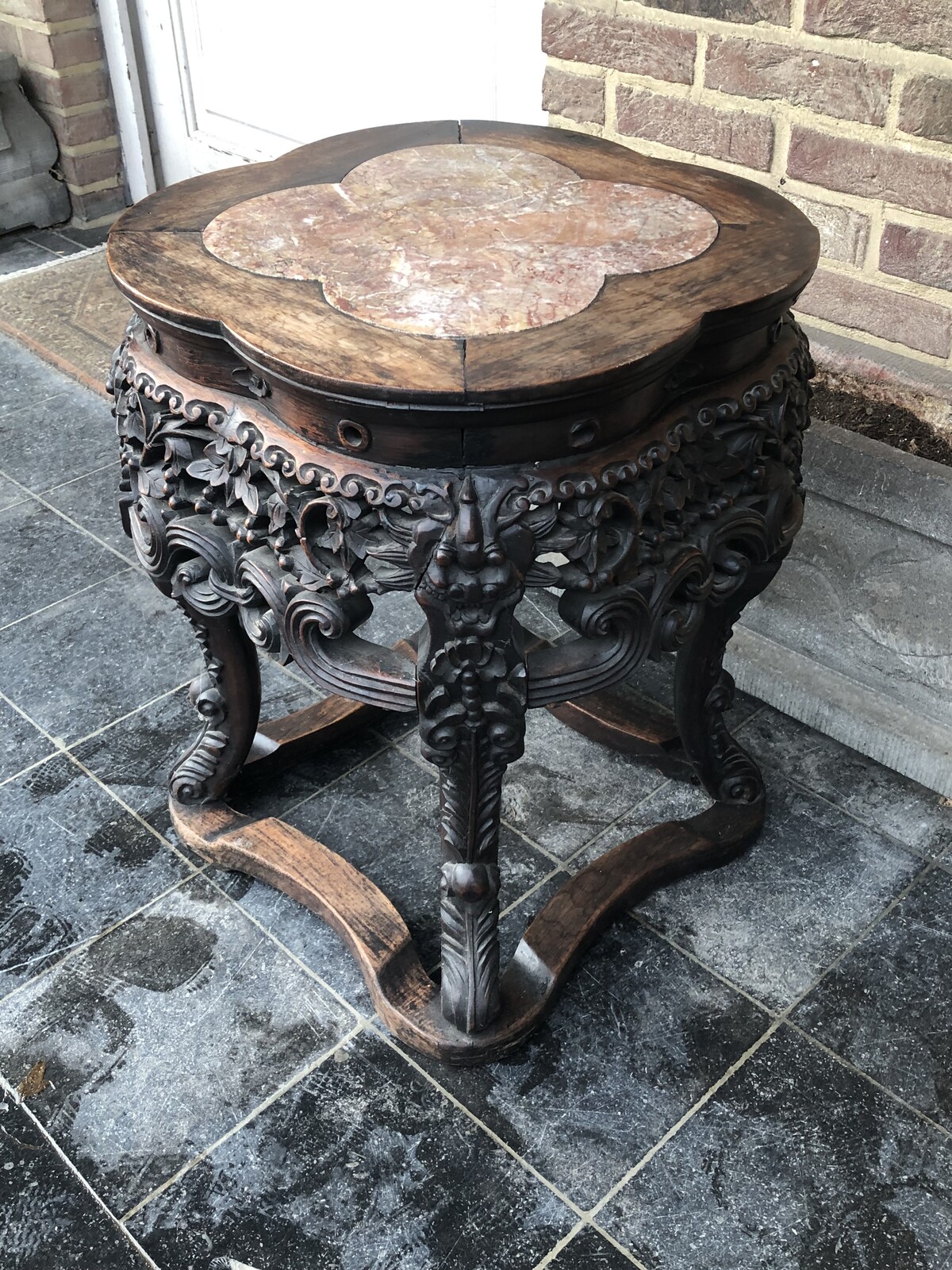 Asiatique Chinese stand table