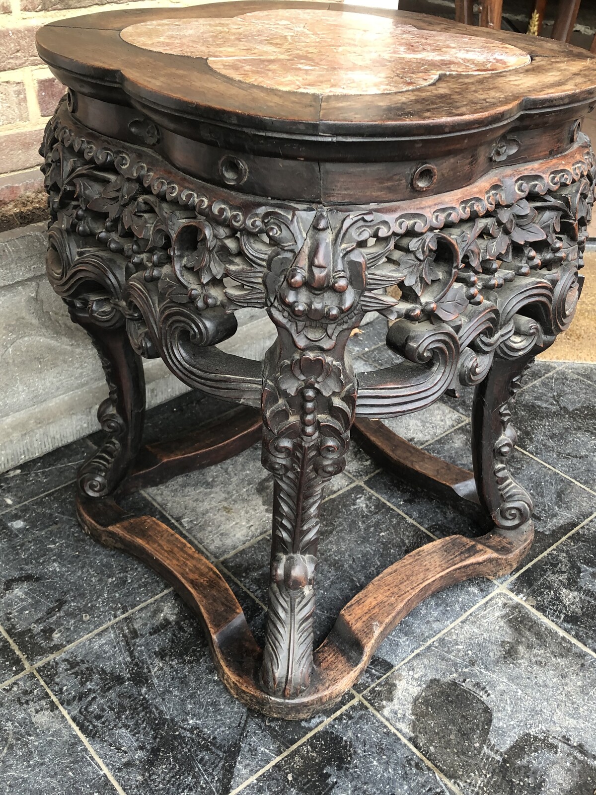 Asiatique Chinese stand table