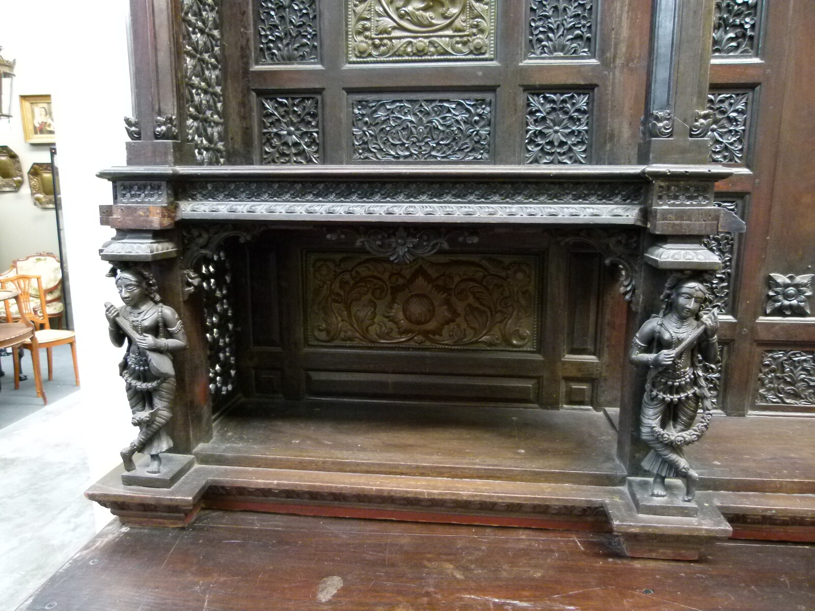 Asiatique Huge cabinet from a temple