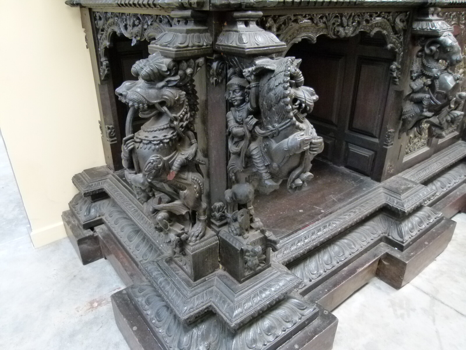 Asiatique Huge cabinet from a temple