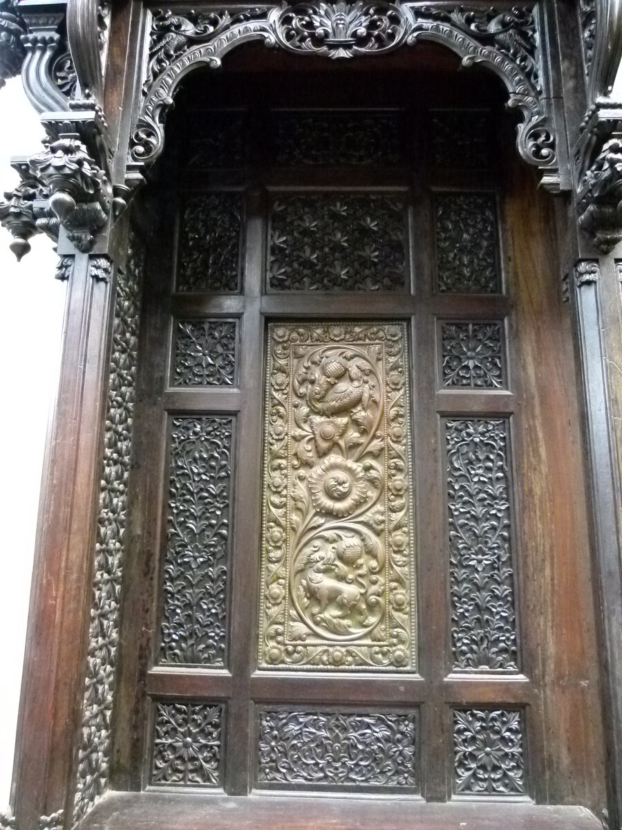 Asiatique Huge cabinet from a temple