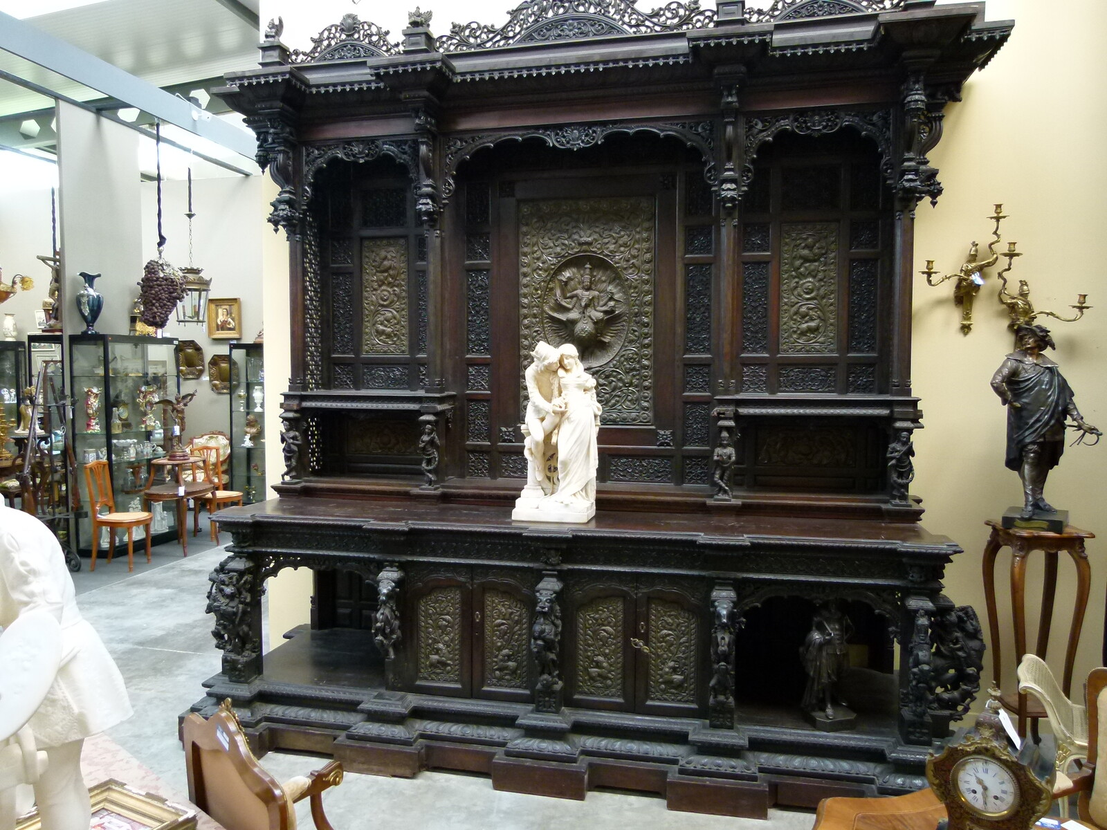 Asiatique Huge cabinet from a temple