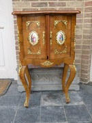 Barock style Dresden cabinet with gilded bronze and German porcelain plates in walnut, Germany 1880