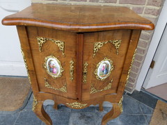 Barock style Dresden cabinet with gilded bronze and German porcelain plates in walnut, Germany 1880