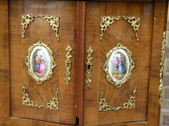 Barock style Dresden cabinet with gilded bronze and German porcelain plates in walnut, Germany 1880