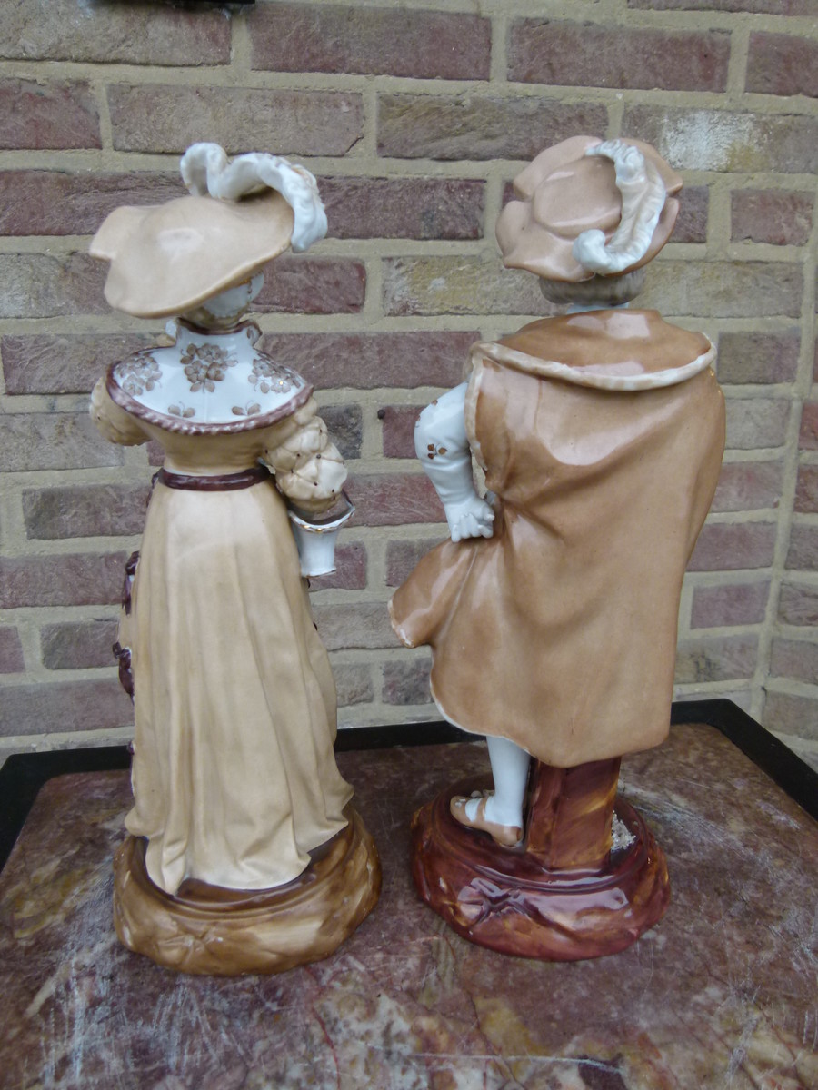 Bell epoque romantic pair Meissen porcelain sculptures