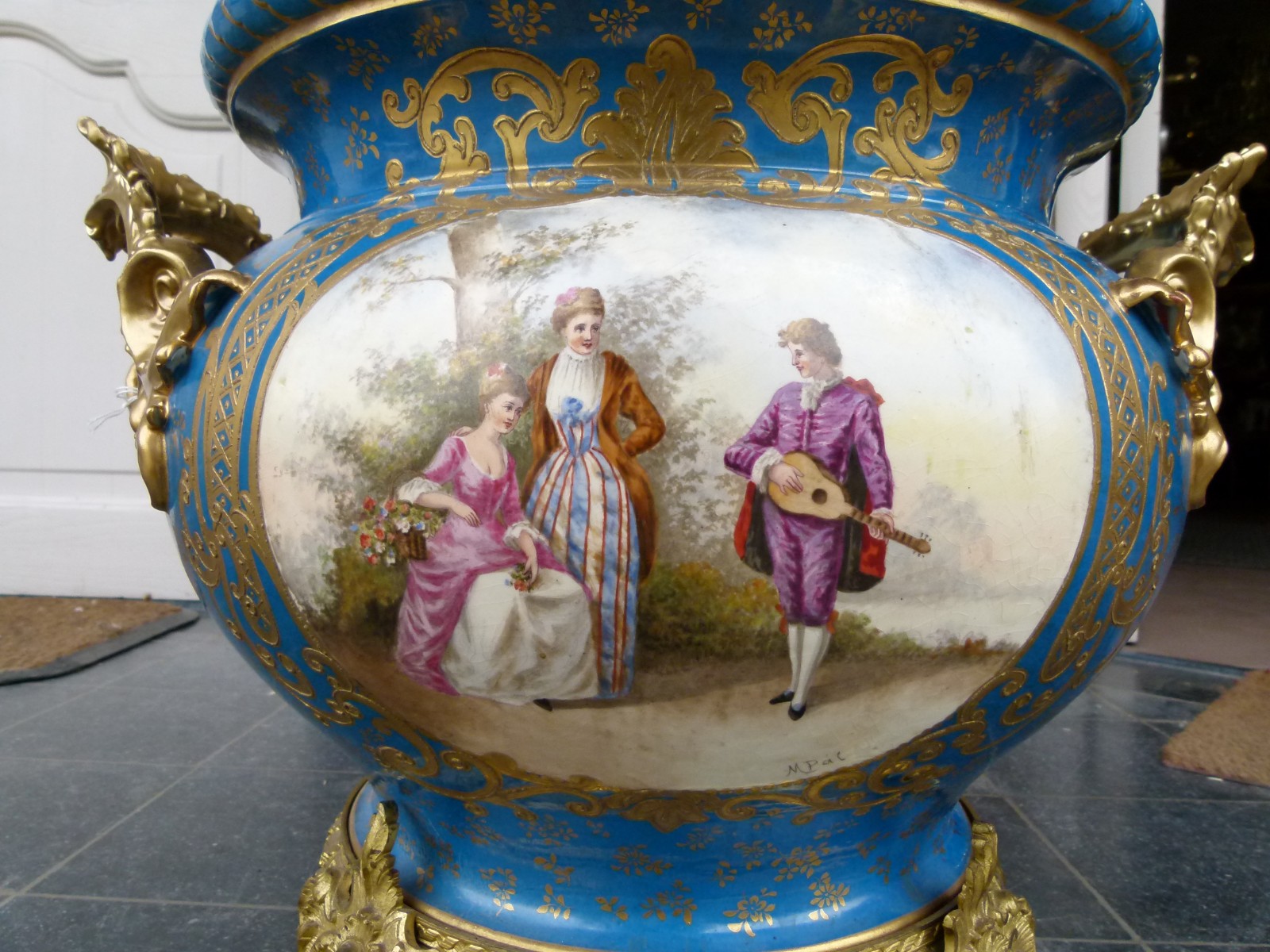 Belle epoque Huge centerpiece from J. Fischer Budapest - Porcelain - Johan  Doomen