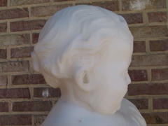 Belle epque style Sculpture of a child with a butterfly by Vanel in carrara marble, France 1920