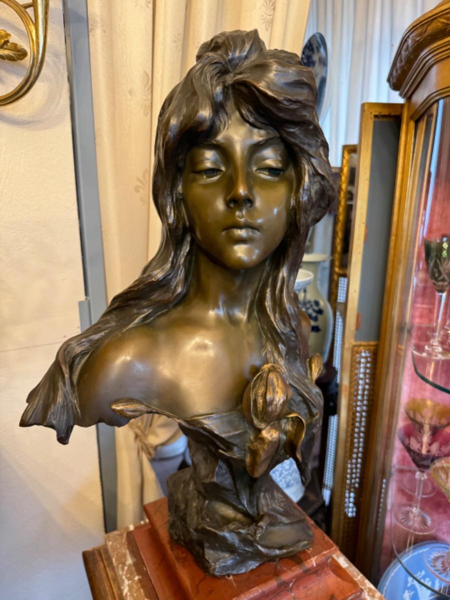 Bronze patinated buste of a lady by E.Villanis