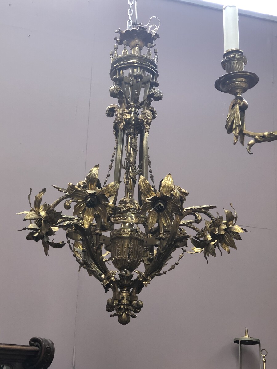 Chandelier style maison Charles with flowers