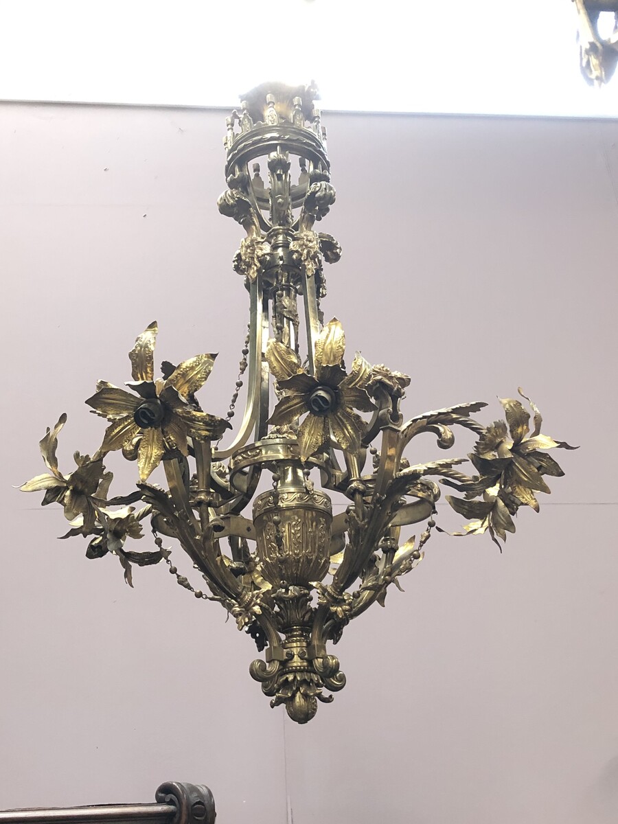 Chandelier style maison Charles with flowers