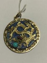 Chinese style Hanger weight 9.8gr in 14 karat gold,lapis lasuli,2 smaragd and turquoise, China 1960