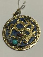 Chinese style Hanger weight 9.8gr in 14 karat gold,lapis lasuli,2 smaragd and turquoise, China 1960