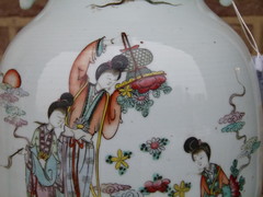 style Chinese porcelain vase with Gheisa's, China 1900