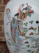 style Chinese porcelain vase with Gheisa's, China 1900