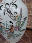 style Chinese vase with Gheisa's in porcelain, China 1900