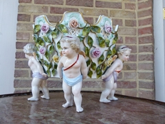 style Coupe with cherubs putti,s in porcelain, Germany 1940