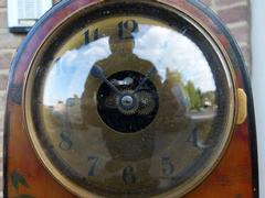 style Electric bulle clock with Chinoisery, France 1940