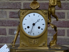 Empire style Gilded clock pendule with butterfly and child in bronze, France 1815