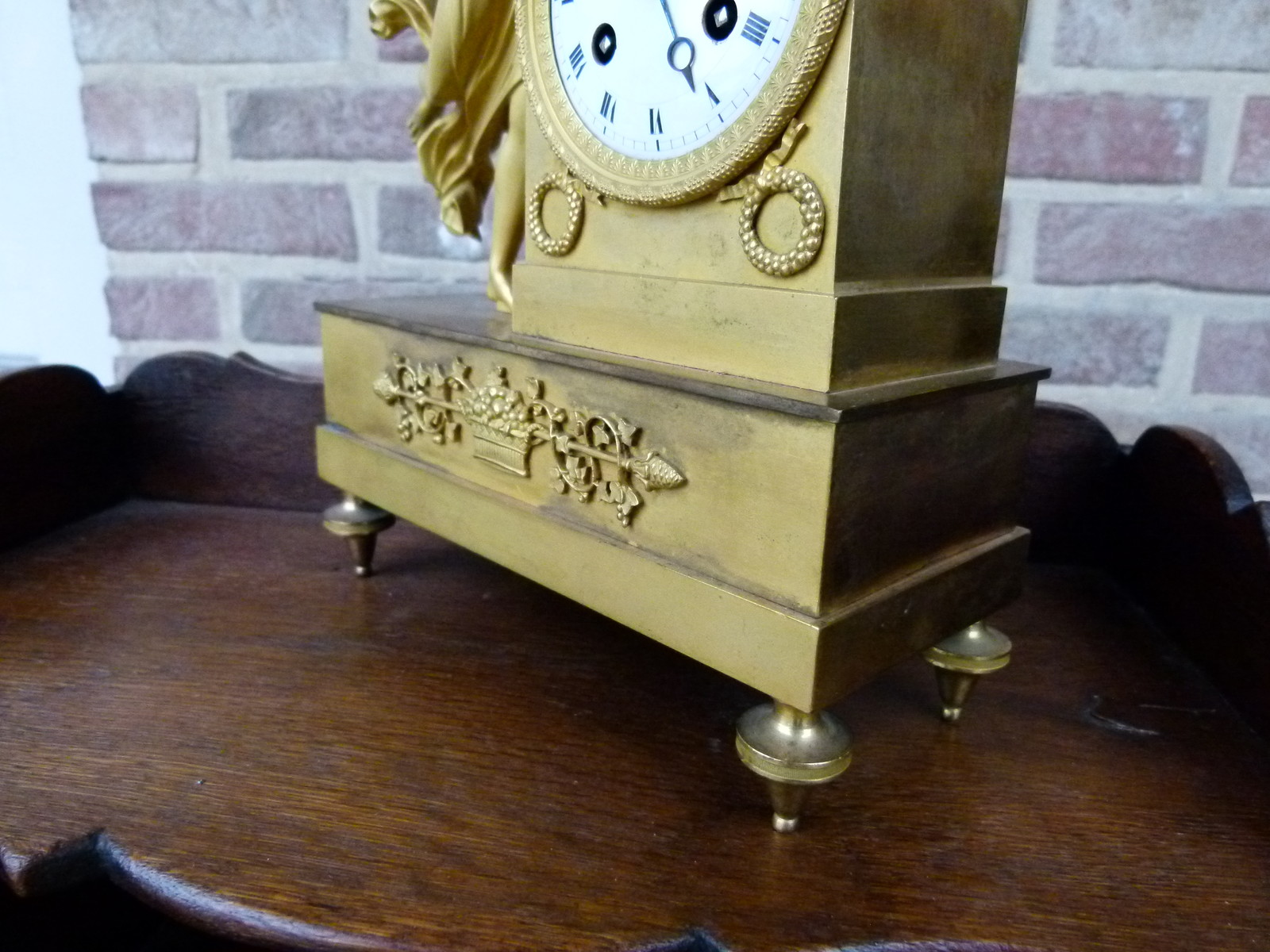 Empire Miniature pendule clock with a lady and child