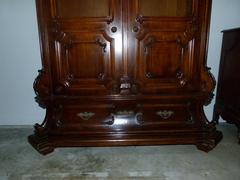 Grunderzeit style Bookcase displaycabinet in carved wallnut, Germany,Berlin 1880-1990