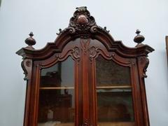 Grunderzeit style Bookcase displaycabinet in carved wallnut, Germany,Berlin 1880-1990