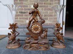 Hunting style Brienzer - black forest clockset in carved wood and crystal, France 1900