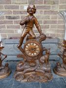 Hunting style Brienzer - black forest clockset in carved wood and crystal, France 1900