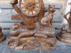 Hunting style Brienzer - black forest clockset in carved wood and crystal, France 1900