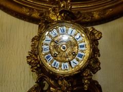 Louis 15 style Clockset in gilded bronze 