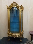 Louis 15 style Display cabinet in gilded wood, Italy 1960