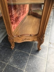 Louis 15 style Display cabinet with curved glass in carved wallnut, France 1880