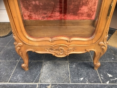 Louis 15 style Display cabinet with curved glass in carved wallnut, France 1880