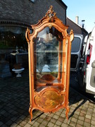 Louis 15 style Display cabinet with curved glass in walnut, Austria 1880