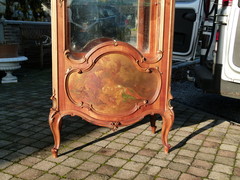 Louis 15 style Display cabinet with curved glass in walnut, Austria 1880