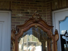 Louis 15 style Display cabinet with curved glass in walnut, Austria 1880