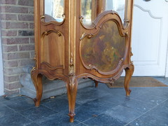 Louis 15 style Display cabinet with curved glass in walnut, Austria 1880