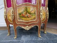 Louis 15 style Displaycabinet vitrine with vernis-matin in satinwood and bronze, France 1940