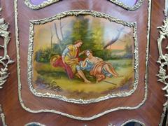 Louis 15 style Displaycabinet vitrine with vernis-matin in satinwood and bronze, France 1940