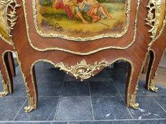 Louis 15 style Displaycabinet vitrine with vernis-matin in satinwood and bronze, France 1940