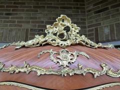 Louis 15 style Displaycabinet vitrine with vernis-matin in satinwood and bronze, France 1940